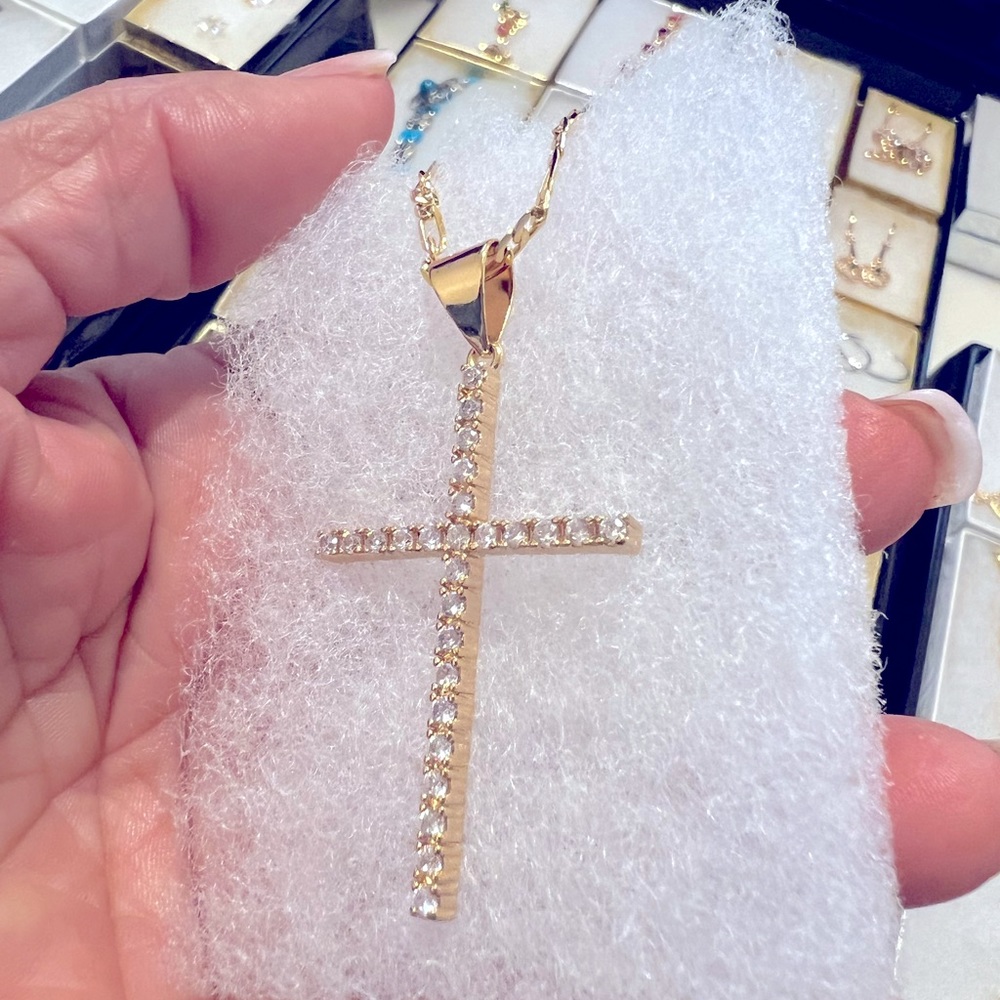 18 kts gold filled chain with charm